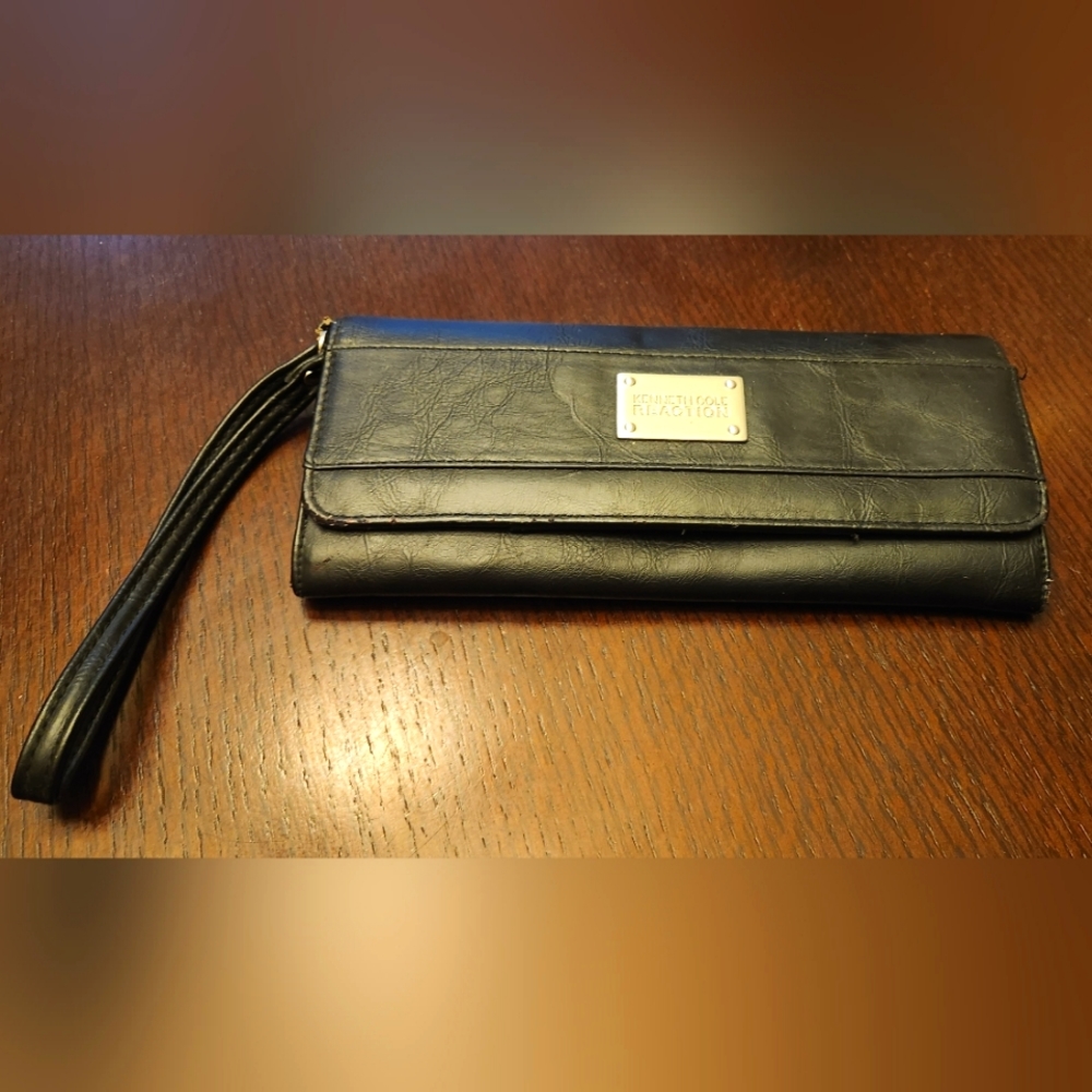 Kenneth Cole Reaction wristlet/wallet